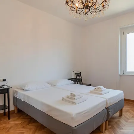 Lario - Ristrutturato Nuovo Centro Isola Apartment